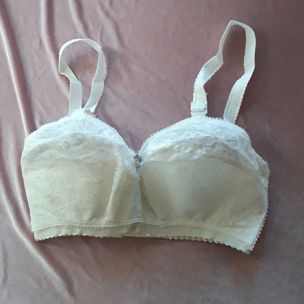 1950s Vintage Command Performance White Lace Bullet Bra 30GG